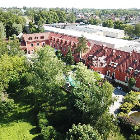 Dworek 1885 Ostrzeszów Exteriér fotografie