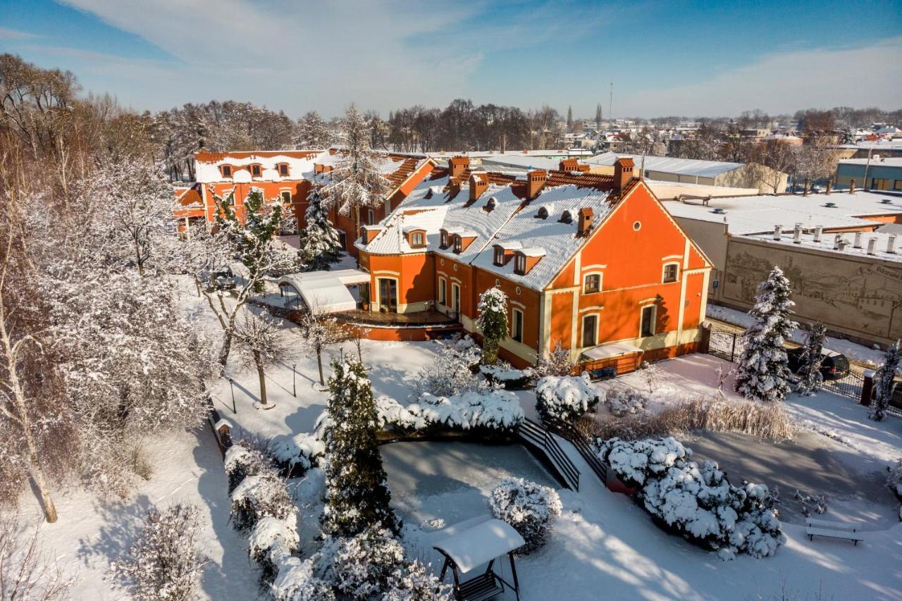 Dworek 1885 Ostrzeszów Exteriér fotografie
