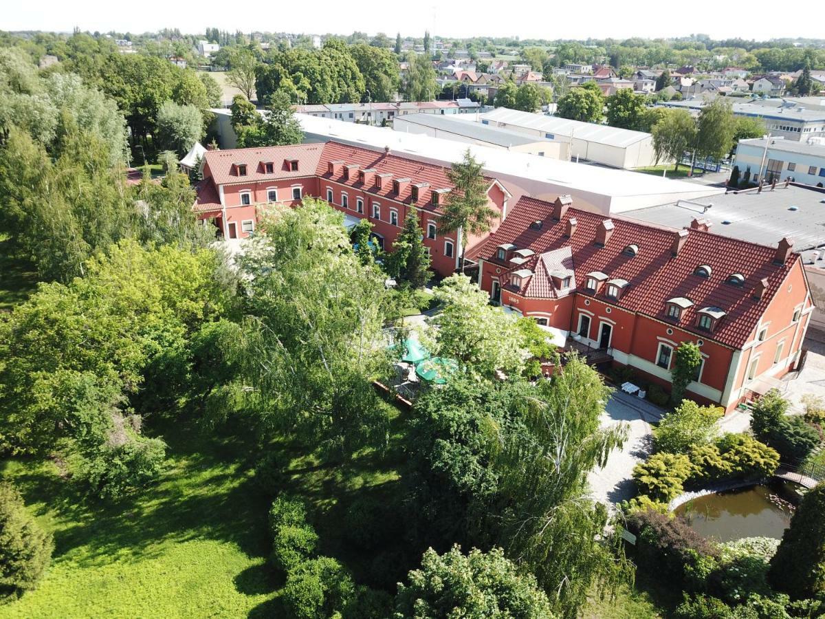 Dworek 1885 Ostrzeszów Exteriér fotografie