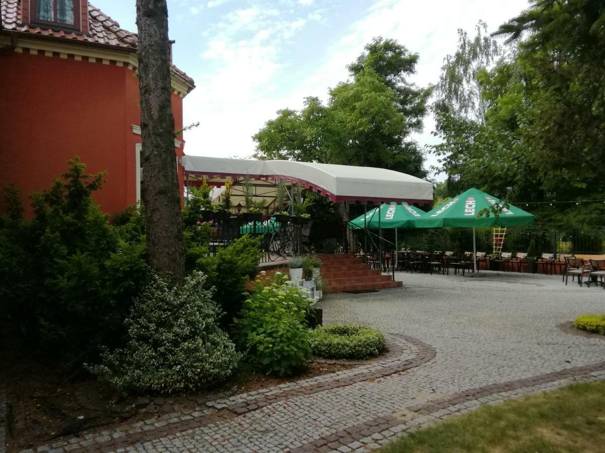 Dworek 1885 Ostrzeszów Exteriér fotografie