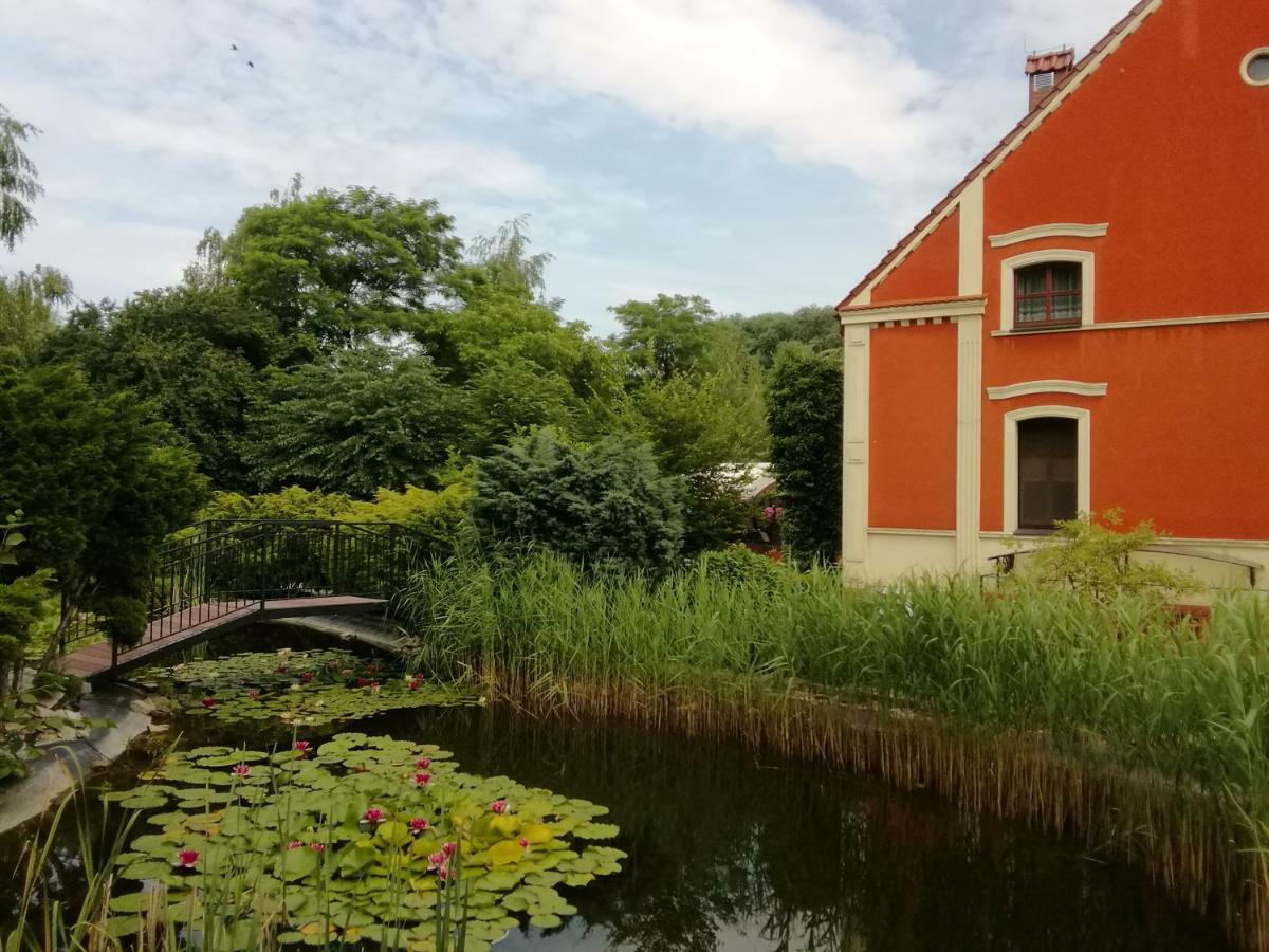 Dworek 1885 Ostrzeszów Exteriér fotografie