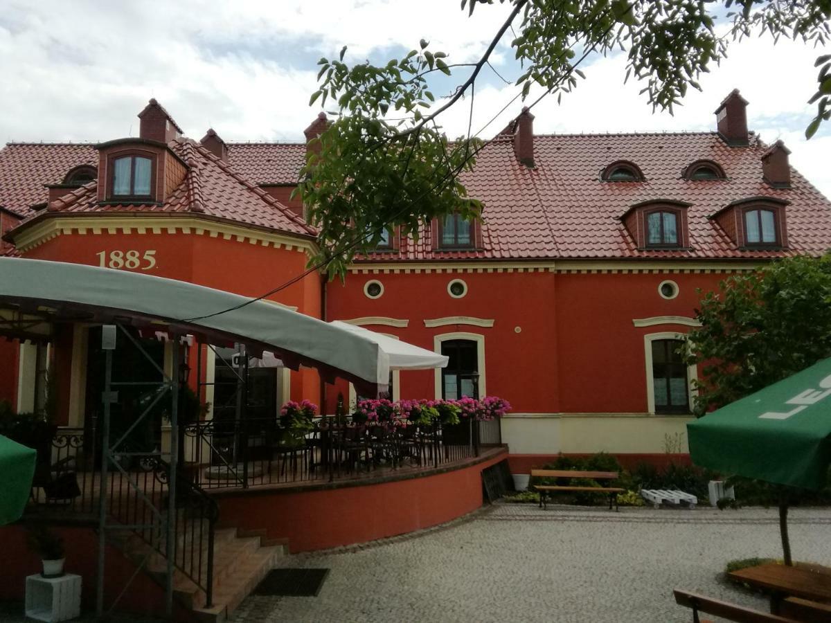 Dworek 1885 Ostrzeszów Exteriér fotografie